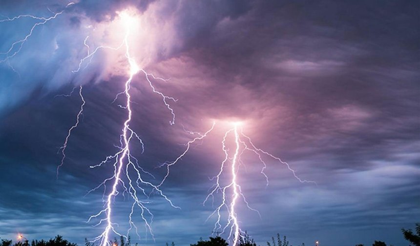 Yıldırımlar 14 kişiyi öldürdü