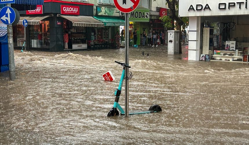 Uşak'ta sağanak etkili oldu