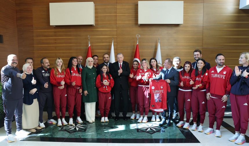 Cumhurbaşkanı Erdoğan, Türkiye Milli Paralimpik Takımı sporcularını kabul etti