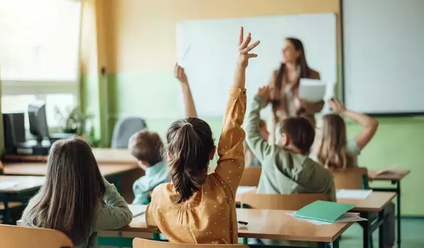 Okullarda yeni dönem: Kıyafet yönetmeliği değişti, 4 yıl boyunca aynı kalacak