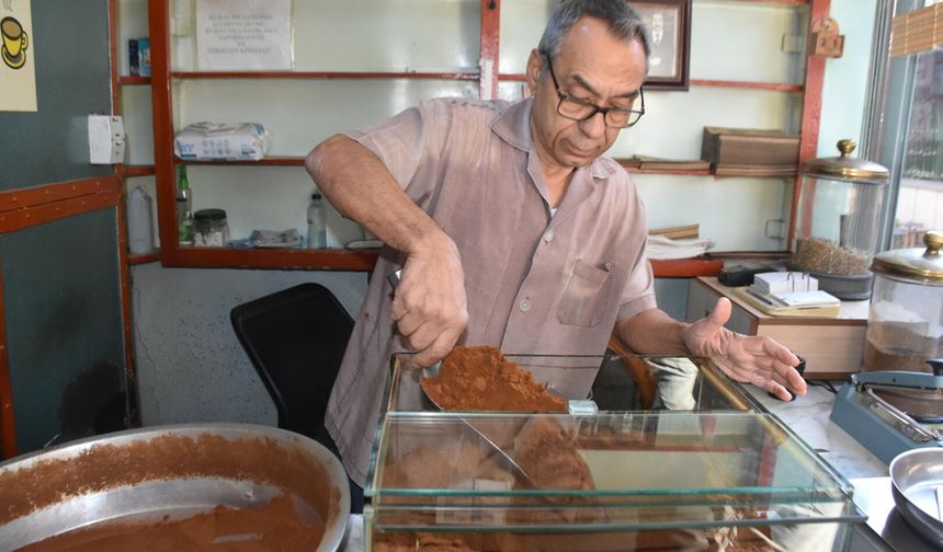 Basmane'nin 78 yıllık dibek kahvecisi