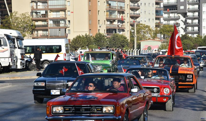 İzmir'de 29 Ekim için 'klasik' kortej