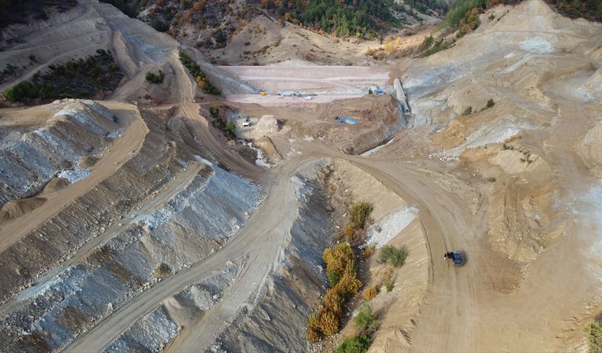 Demirci'de baraj yatırımları sürüyor