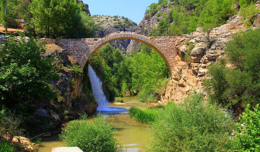 Clandras Köprüsü nerede, nasıl gidilir? Uşak ile Clandras Köprüsü arası kaç Km?