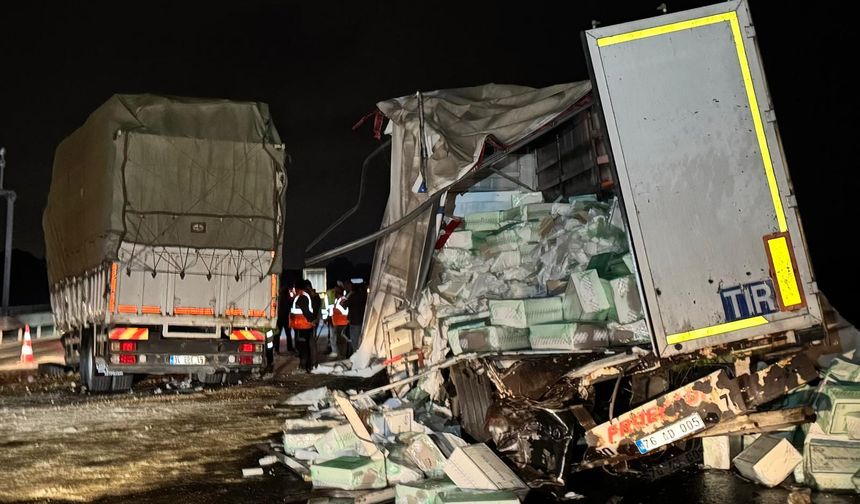 Kamyon ve TIR çarpıştı: Sürücü yaralandı, ulaşım aksadı