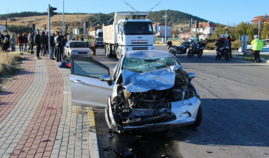 Polis ekipleri, trafik kazasında yaralandı