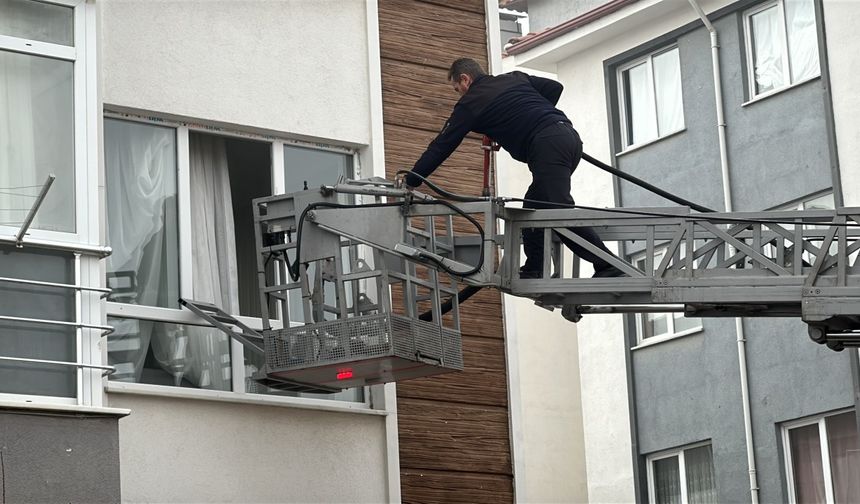 Ocakta unutulan yemek yangına neden oldu