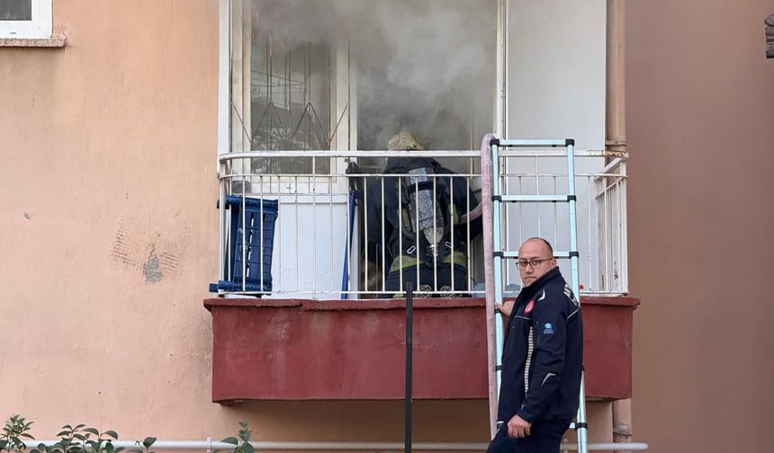 Antalya'da 9 katlı apartmanda korkutan yangın!