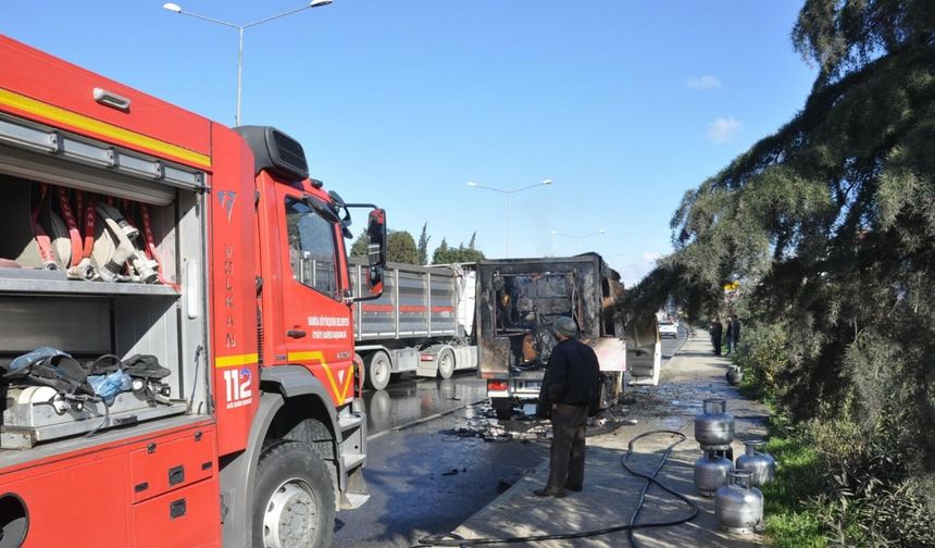 Lokma dağıtım aracı yandı