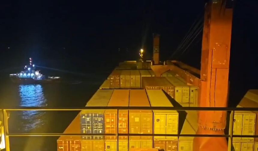 Bakırköy'de karaya oturan kargo gemisi kurtarıldı