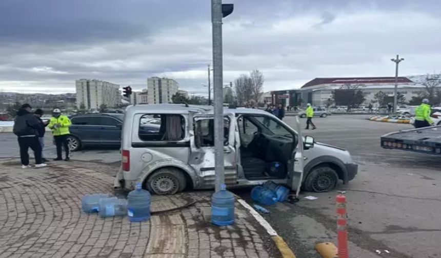 Trafik kazasında hayatını kaybeden üniversite öğrencisi son yolculuğuna uğurlandı