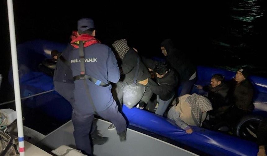 İzmir açıklarında 11 düzensiz göçmen yakalandı