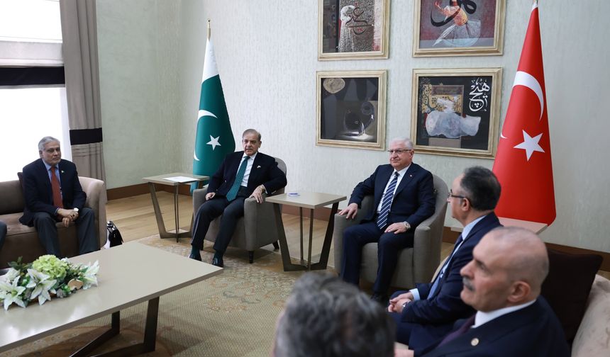 Bakan Güler, Pakistan Başbakanı Şerif'i karşıladı