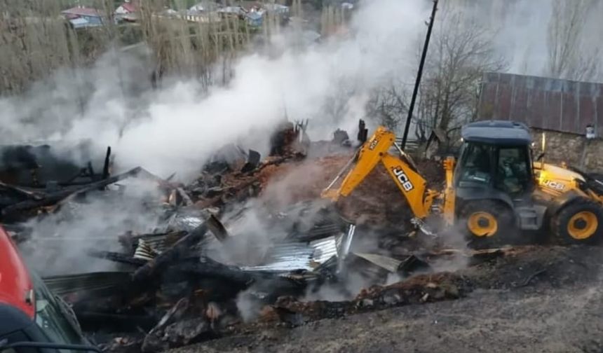 Evinde çıkan yangında yaşamını yitirdi