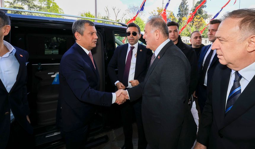 Özgür Özel Saraçhane'de konuştu