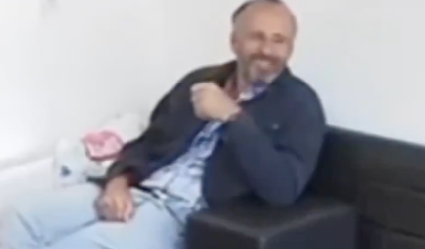 Depremde Herkes Kaçtı, O Kaçanlara Güldü