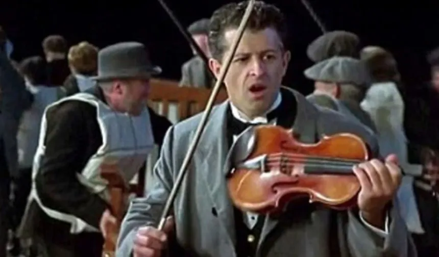 Titanic'teki keman dudak uçuklatan fiyata satıldı
