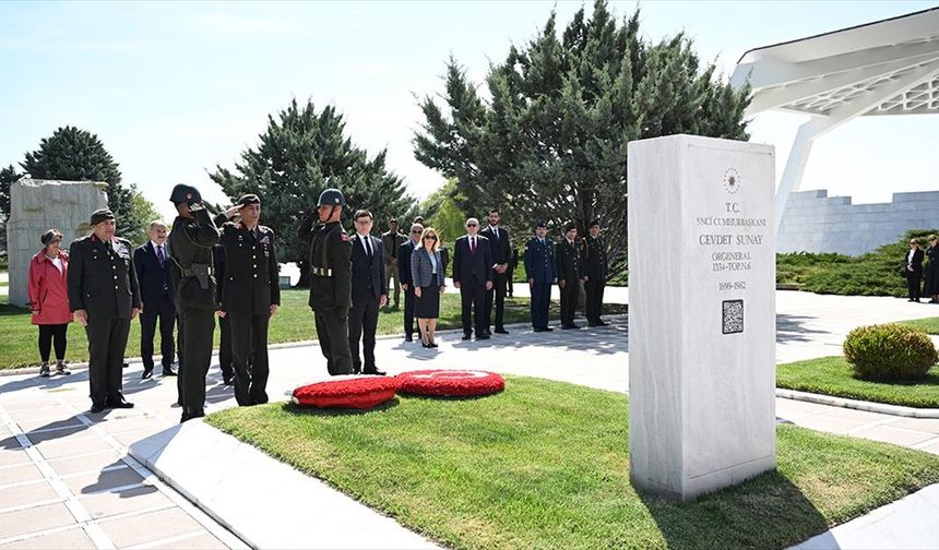Cevdet Sunay mezarı başında anıldı