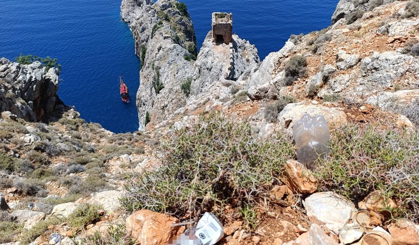 Antalya'da tarihi kilisenin taşlarını söküp, bölgede mangal yapmışlar
