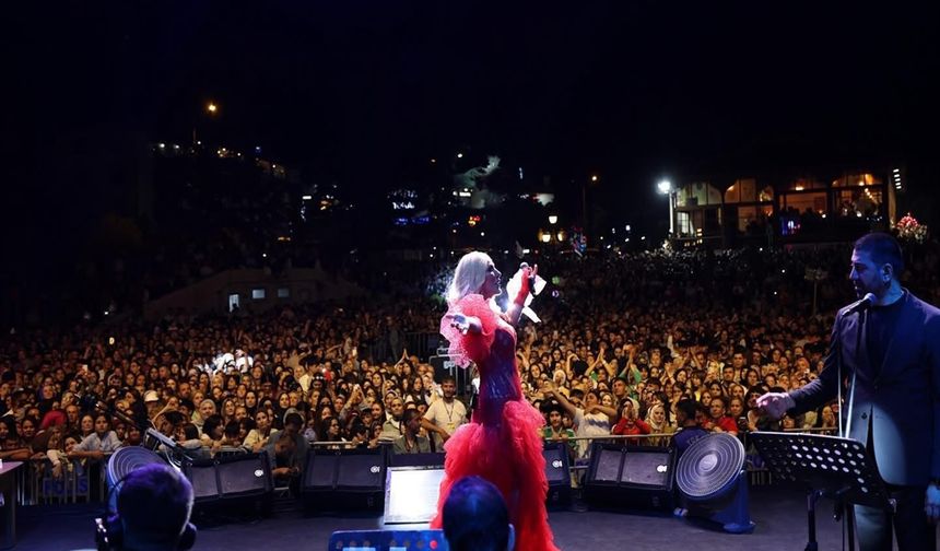 Seda Sayan memleketinde konser verdi