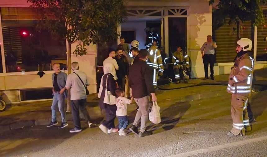 Fatih'te 5 katlı otelde yangın: 4 kişi kurtarıldı