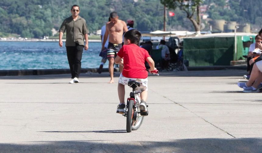 Yasak olmasına rağmen denize girdiler