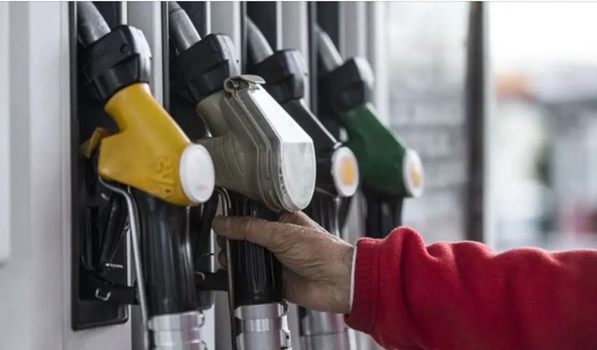 Benzine zam bekleniyor! Motorinden sonra tabela yine değişiyor