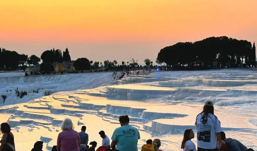 Bayram tatilinde Pamukkale’ye ziyaretçi akını