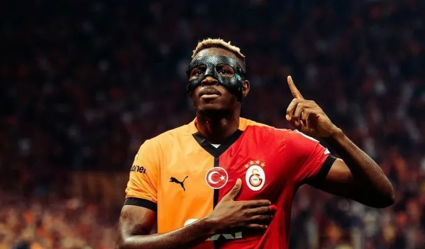 Osimhen yıllık 11 milyon Euroyu kabul etti!