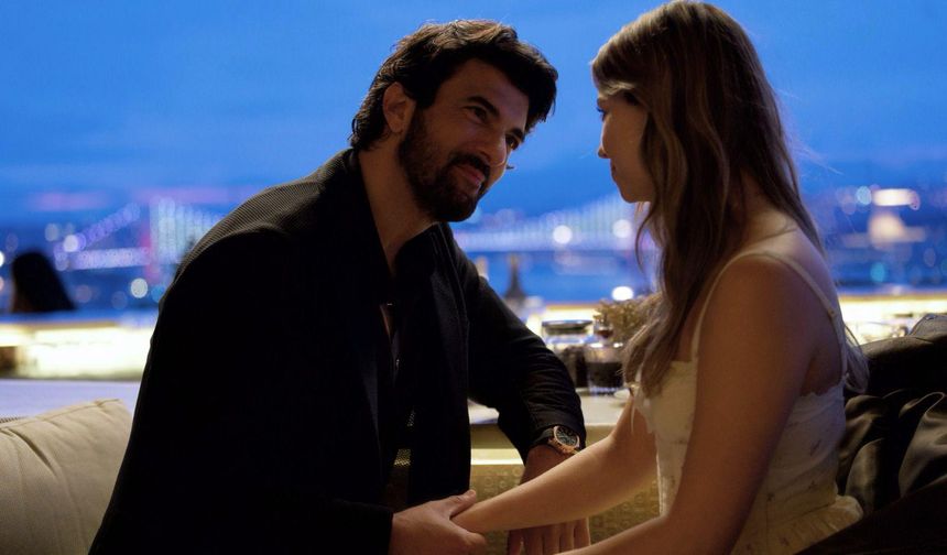 Afra Saraçoğlu ve Engin Akyürek’ten Sinematografik Bir İstanbul Hikâyesi