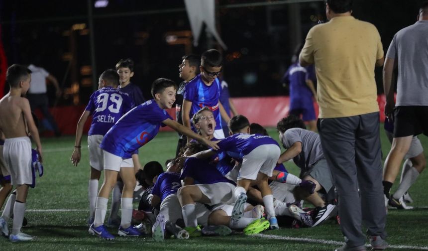 U12 Cup'ta gözyaşı ve gurur bir arada: Bayraklı'dan Ferdi Zeyrek'e anlamlı vefa