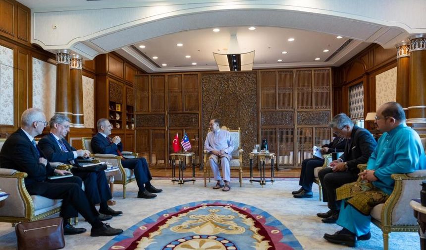Bakan Fidan, Malezya Başbakanı Enver İbrahim ile görüştü
