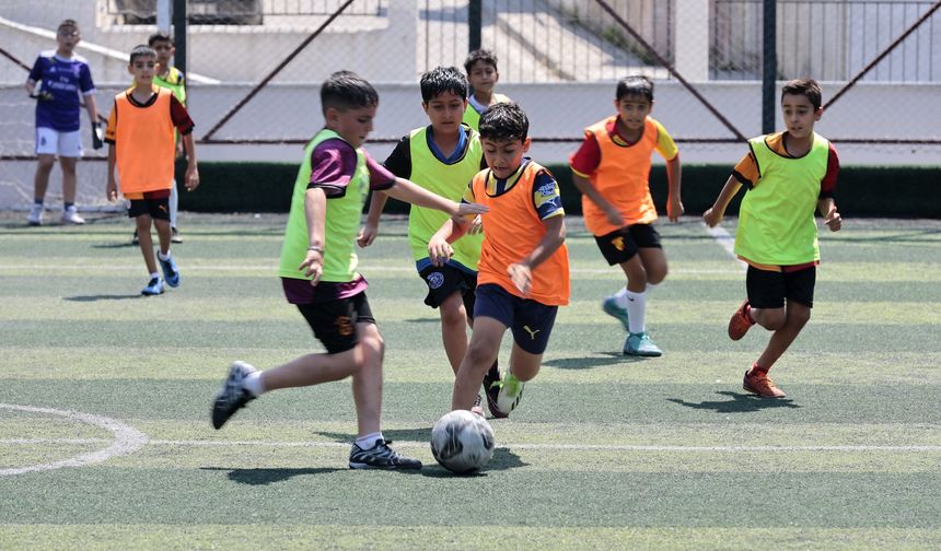Konak’ta sporla dolu yaz: 800 çocuk geleceğe hazırlanıyor