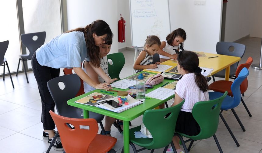 Karabağlar’da yaz tatili çocuklar için hem eğitici hem eğlenceli geçiyor