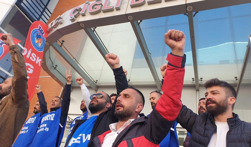 TİP’li belediye işçilerinden tepki: 'Çiğli’de işçi mücadelesi cezalandırıldı'