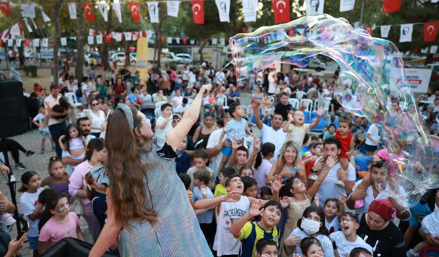 Bayraklı'da çocukların kahkahası sokağa taştı