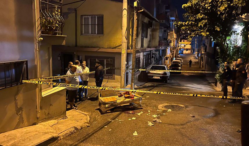 İzmir Karabağlar'da sokak ortasında vahşet: Husumetlisini defalarca bıçaklayarak öldürdü