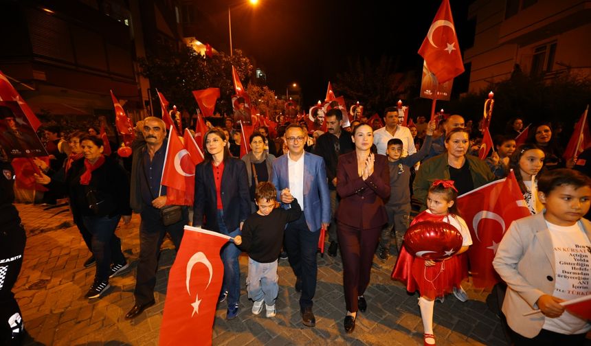 Efes Selçuk’ta 29 Ekim gururu: Cumhuriyet coşkusu meydanlara taştı