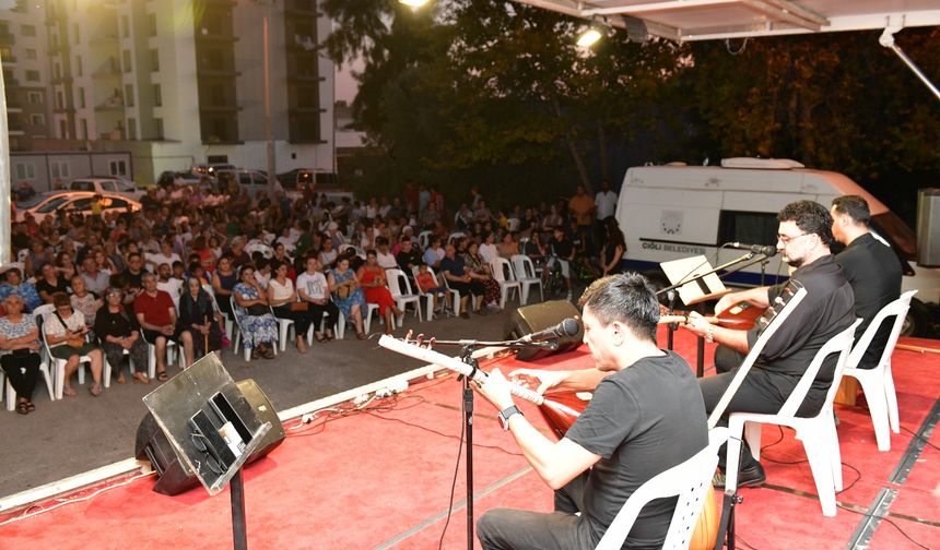 İzmir Çiğli’de yaz sokakları sanatla canlandı