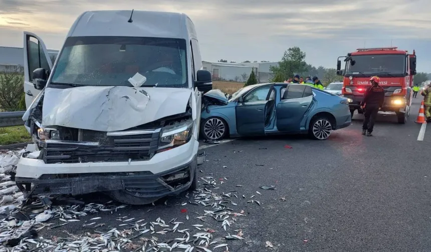 İzmir'de otoyolda korkunç kaza: Yardım etmek isterken can verdi