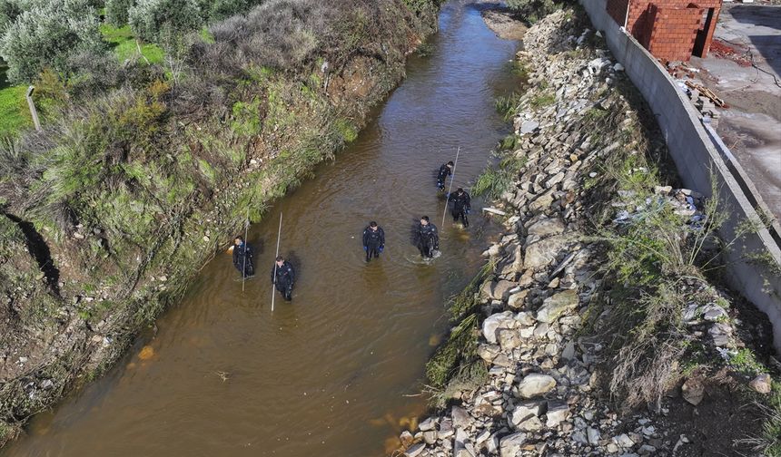 Foça’da selde kaybolan Bülent Kaptanoğlu'nu arama çalışmaları sürüyor