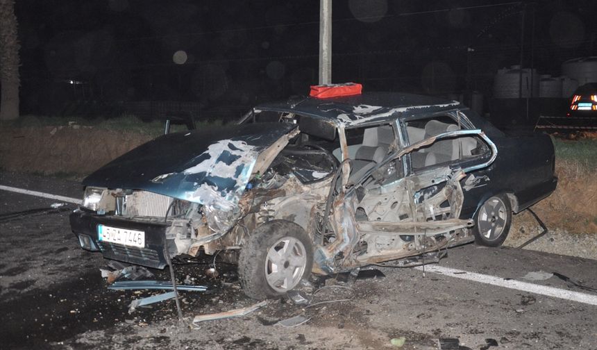 İzmir’de otomobil ile pikap çarpıştı: 6 kişi yaralandı