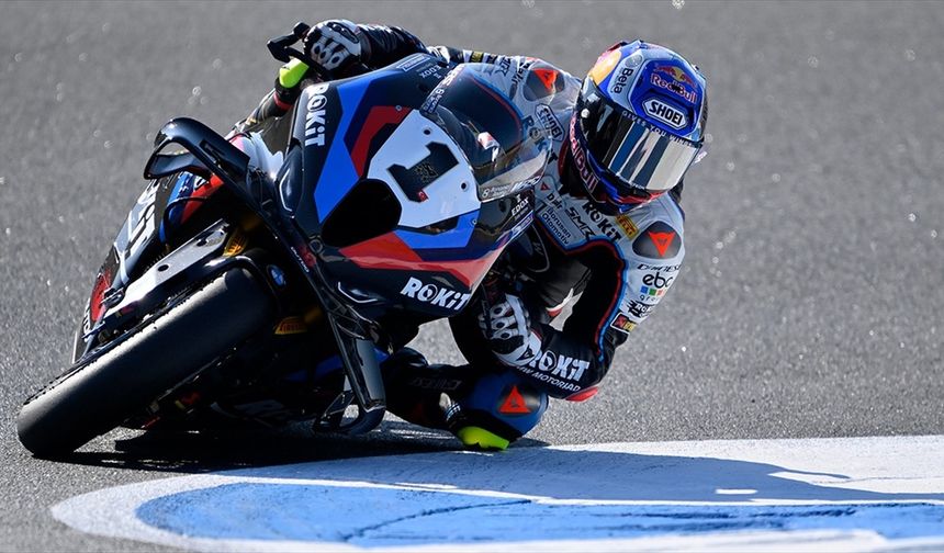 Milli motosikletçi Toprak Razgatlıoğlu, Portekiz'de podyumun zirvesine çıktı