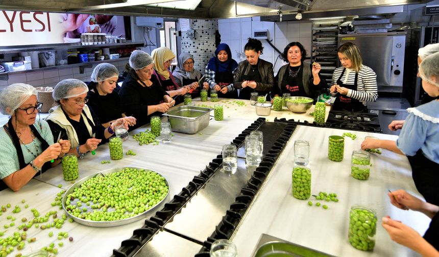 Bornova'da kadınlar sağlıklı gıda atölyelerinde buluştu