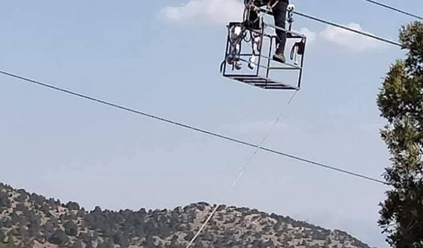 Elektrik direğinden düşen işçi hayatını kaybetti