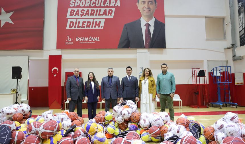 Bayraklı’daki okullara spor malzemesi desteği
