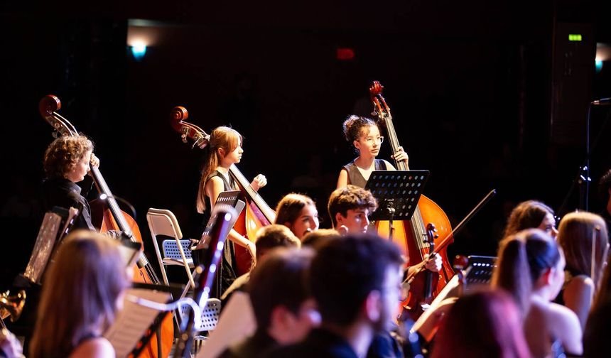 Narlıdere’de Cumhuriyet coşkusu çocukların senfonisiyle yankılandı