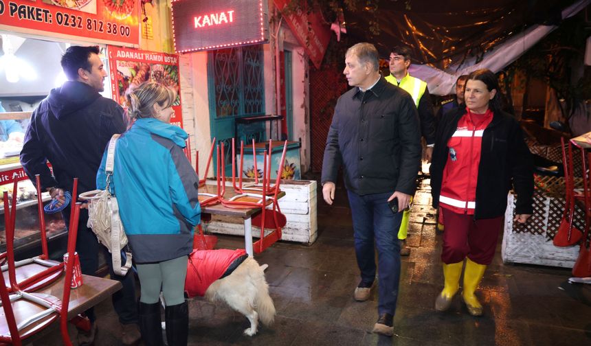 İzmir Foça'da selin yaraları sarılıyor: Sele kapılan vatandaş için zamanla yarış sürüyor