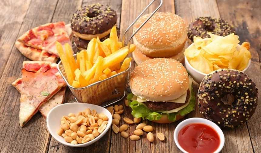 Aşırı fast food tüketenler dikkat: Uzman isim zararlarını tek tek açıkladı