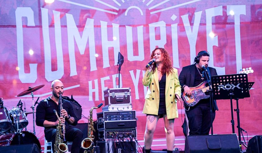 Cumhuriyet coşkusu İzmir’in her köşesinde